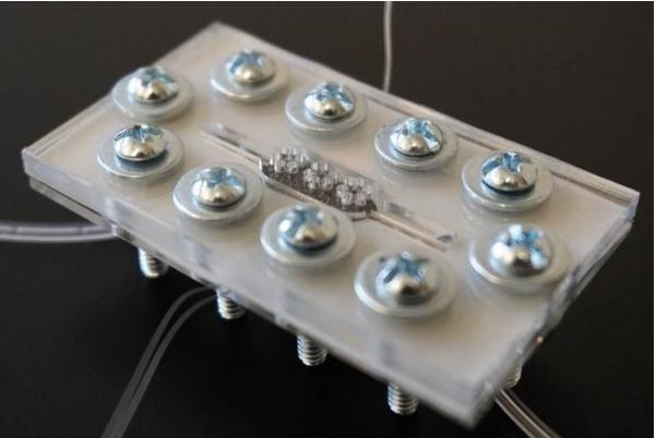 由細菌提供能量的紙基微流控生物燃料電池