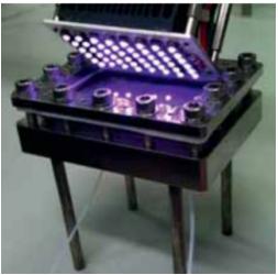 圖18：用能量有效的UV LED照射[2 + 2]光環加成反應的光學反應器