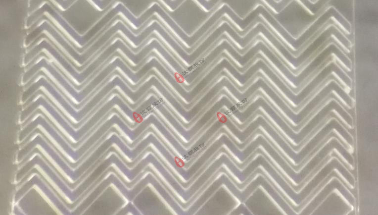 多層SU-8光刻膠模具局部結構放大圖