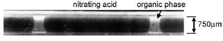 圖11. 在毛細管微反應(yīng)器中帶有硝酸和有機相塞的液-液兩相活塞流